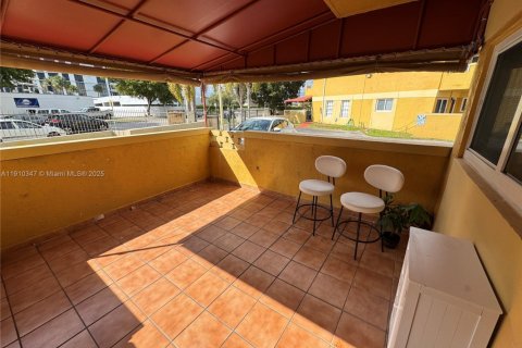 Condo in Miami, Florida  № 2017236 - photo 12