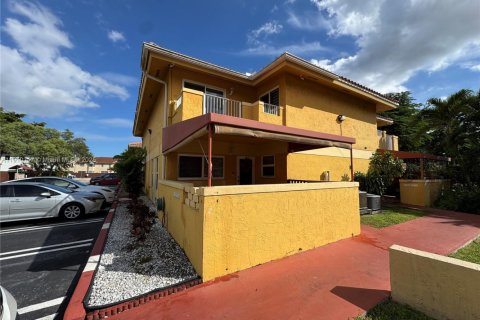 Condo in Miami, Florida  № 2017236 - photo 10