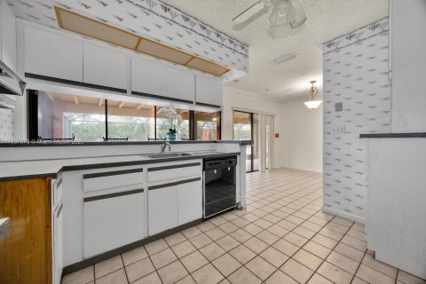 Villa ou maison à vendre à Miami, Floride: 4 chambres, 169.64 m2 № 1965075 - photo 11