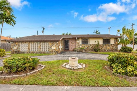 Villa ou maison à vendre à Miami, Floride: 4 chambres, 169.64 m2 № 1965075 - photo 2