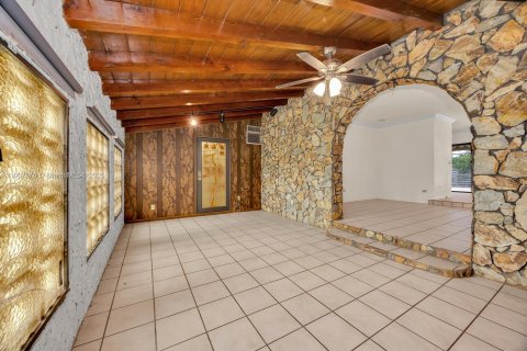 Villa ou maison à vendre à Miami, Floride: 4 chambres, 169.64 m2 № 1965075 - photo 6