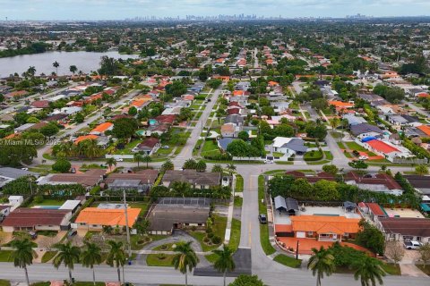Villa ou maison à vendre à Miami, Floride: 4 chambres, 169.64 m2 № 1965075 - photo 29