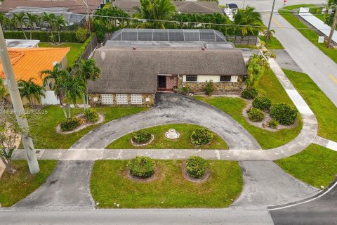 Villa ou maison à vendre à Miami, Floride: 4 chambres, 169.64 m2 № 1965075 - photo 25