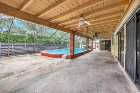 Villa ou maison à vendre à Miami, Floride: 4 chambres, 169.64 m2 № 1965075 - photo 12