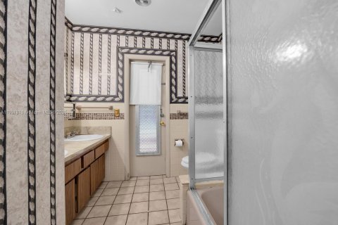 Villa ou maison à vendre à Miami, Floride: 4 chambres, 169.64 m2 № 1965075 - photo 21