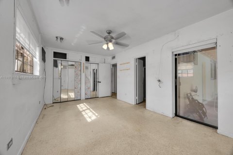 Villa ou maison à vendre à Miami, Floride: 4 chambres, 169.64 m2 № 1965075 - photo 15