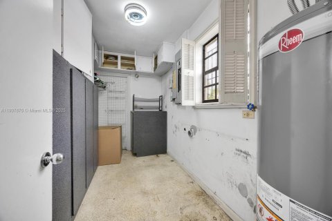 Villa ou maison à vendre à Miami, Floride: 4 chambres, 169.64 m2 № 1965075 - photo 23