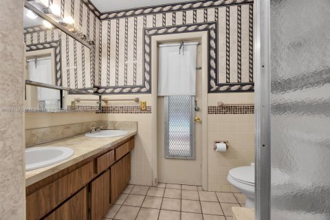 Villa ou maison à vendre à Miami, Floride: 4 chambres, 169.64 m2 № 1965075 - photo 20