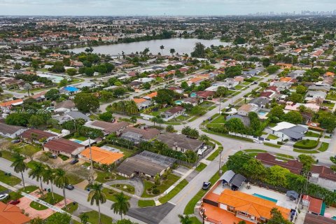 Villa ou maison à vendre à Miami, Floride: 4 chambres, 169.64 m2 № 1965075 - photo 28