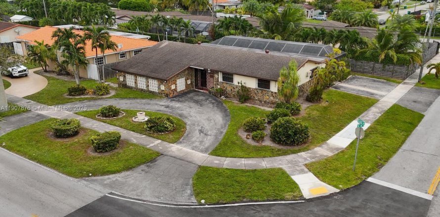 Villa ou maison à Miami, Floride 4 chambres, 169.64 m2 № 1965075