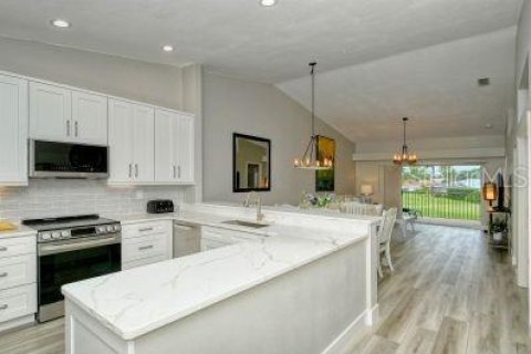 Copropriété à louer à Sarasota, Floride: 2 chambres, 131.36 m2 № 1045854 - photo 6