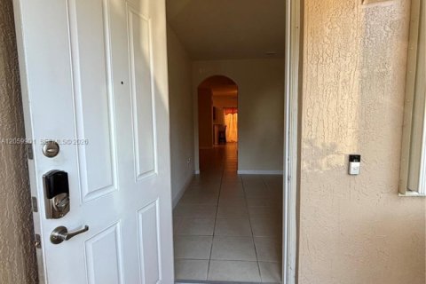 Touwnhouse à vendre à Miami, Floride: 3 chambres, 150.22 m2 № 2279538 - photo 5