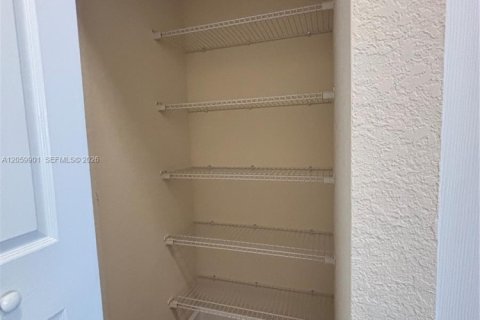 Touwnhouse à vendre à Miami, Floride: 3 chambres, 150.22 m2 № 2279538 - photo 23