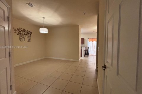 Touwnhouse à vendre à Miami, Floride: 3 chambres, 150.22 m2 № 2279538 - photo 7