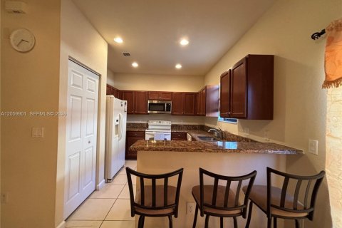 Touwnhouse à vendre à Miami, Floride: 3 chambres, 150.22 m2 № 2279538 - photo 14