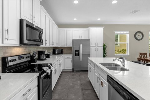 Townhouse in SOLARA RESORT in Kissimmee, Florida 5 bedrooms, 213.12 sq.m. № 2228462 - photo 9
