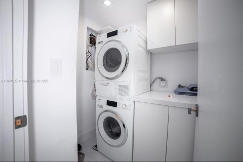 Copropriété à louer à Miami Beach, Floride: 3 chambres, 196.95 m2 № 1862103 - photo 24