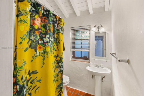 Condo in Coral Gables, Florida, 1 bedroom  № 1794469 - photo 9