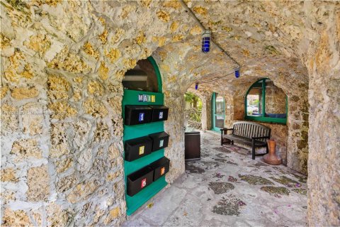 Condo in Coral Gables, Florida, 1 bedroom  № 1794469 - photo 10