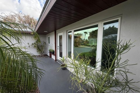 House in Stuart, Florida 4 bedrooms, 194.91 sq.m. № 2064232 - photo 30