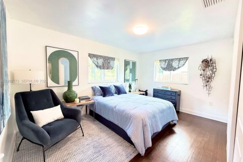 House in Stuart, Florida 4 bedrooms, 194.91 sq.m. № 2064232 - photo 18