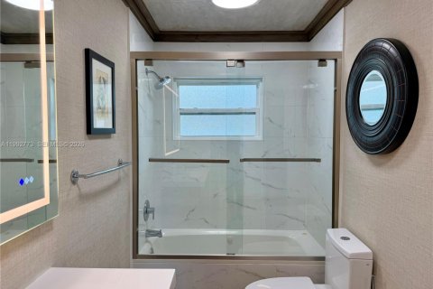 House in Stuart, Florida 4 bedrooms, 194.91 sq.m. № 2064232 - photo 17