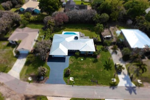 House in Stuart, Florida 4 bedrooms, 194.91 sq.m. № 2064232