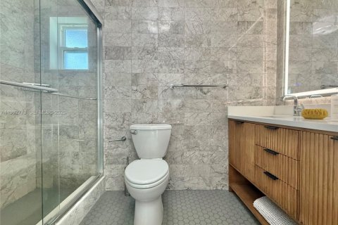 House in Stuart, Florida 4 bedrooms, 194.91 sq.m. № 2064232 - photo 24