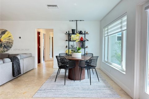 House in Stuart, Florida 4 bedrooms, 194.91 sq.m. № 2064232 - photo 9