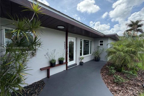 House in Stuart, Florida 4 bedrooms, 194.91 sq.m. № 2064232 - photo 3