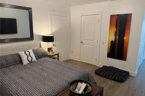 House in Stuart, Florida 4 bedrooms, 194.91 sq.m. № 2064232 - photo 26