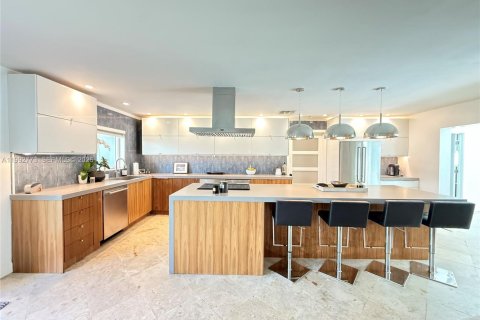 House in Stuart, Florida 4 bedrooms, 194.91 sq.m. № 2064232 - photo 6