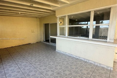 Снять в аренду виллу или дом в Хомстед, Флорида 4 спальни, 155.8м2, № 2050843 - фото 15