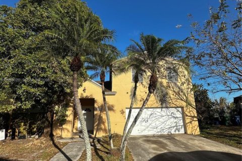 Дом в Хомстед, Флорида 4 спальни, 155.8м2 № 2050843