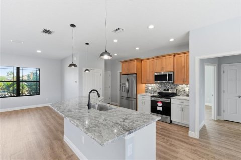 Villa ou maison à vendre à Port Charlotte, Floride: 3 chambres, 166.95 m2 № 2222610 - photo 2