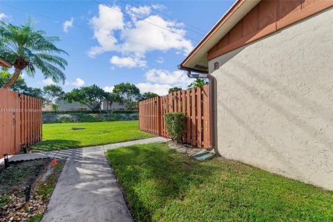 Adosado en venta en West Palm Beach, Florida, 3 dormitorios, 123.75 m2 № 1952009 - foto 1