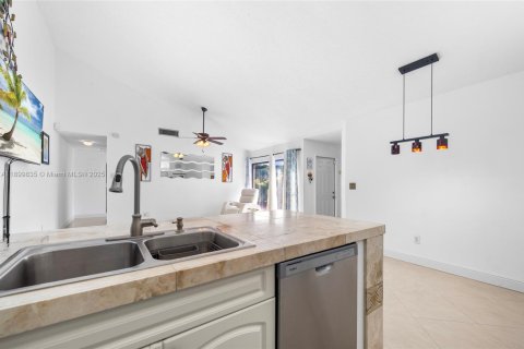 Adosado en venta en West Palm Beach, Florida, 3 dormitorios, 123.75 m2 № 1952009 - foto 14