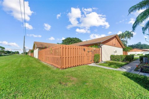 Adosado en venta en West Palm Beach, Florida, 3 dormitorios, 123.75 m2 № 1952009 - foto 3