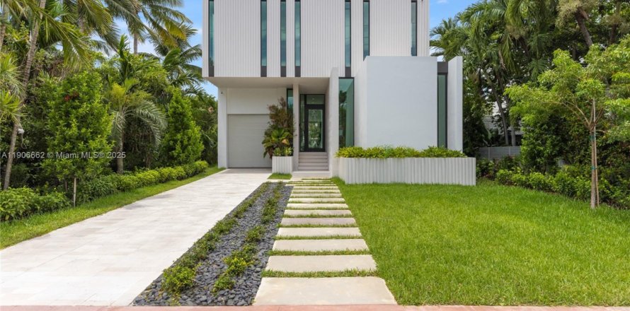 Дом в Майами-Бич, Флорида 5 спален, 338.72м2 № 1963011