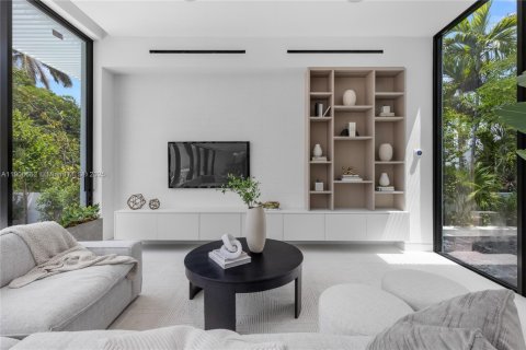 Купить виллу или дом в Майами-Бич, Флорида 5 спален, 338.72м2, № 1963011 - фото 17