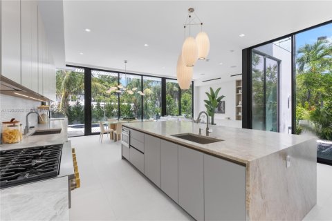 Купить виллу или дом в Майами-Бич, Флорида 5 спален, 338.72м2, № 1963011 - фото 11