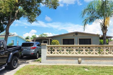 House in Orlando, Florida 3 bedrooms, 97.55 sq.m. № 1876814 - photo 1