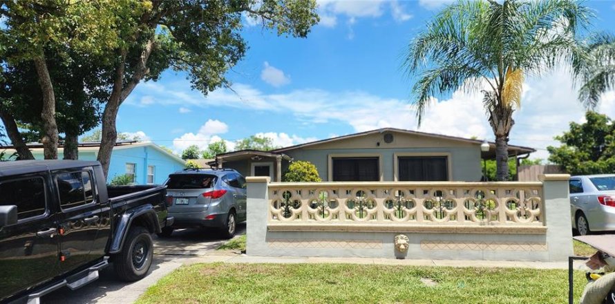 House in Orlando, Florida 3 bedrooms, 97.55 sq.m. № 1876814