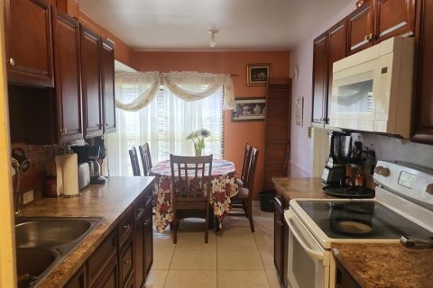 House in Orlando, Florida 3 bedrooms, 97.55 sq.m. № 1876814 - photo 16