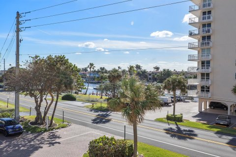 Condo in Hillsboro Beach, Florida, 2 bedrooms  № 1065628 - photo 1