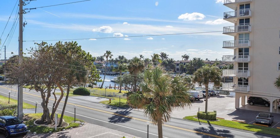 Condo in Hillsboro Beach, Florida, 2 bedrooms  № 1065628