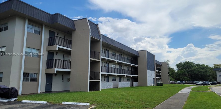 Condo à Tamarac, Floride, 2 chambres  № 1981737
