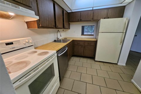 Copropriété à louer à Tamarac, Floride: 2 chambres, 88.16 m2 № 1981737 - photo 12