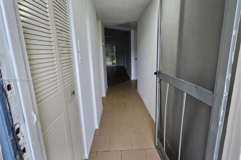 Copropriété à louer à Tamarac, Floride: 2 chambres, 88.16 m2 № 1981737 - photo 2