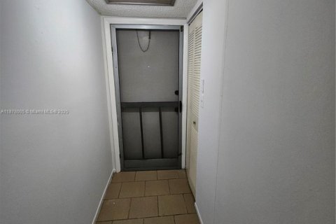 Copropriété à louer à Tamarac, Floride: 2 chambres, 88.16 m2 № 1981737 - photo 4